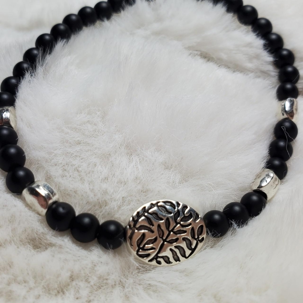 Leaf filigree and matte black beads beaded bracelet